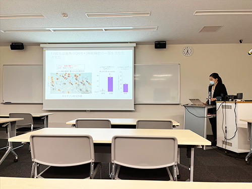 佐伯 彩乃先生が大学院研究発表会で発表をされました。